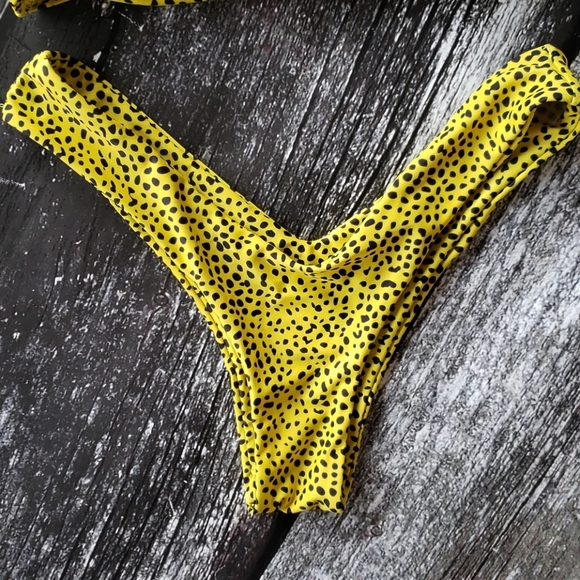 Bikini Bandau Style with gorgeous pattern Size 4 - Picture 5 of 8
